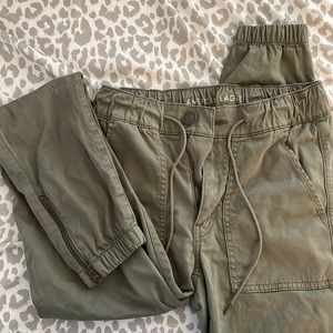 American Eagle Super Stretch green cargo pants